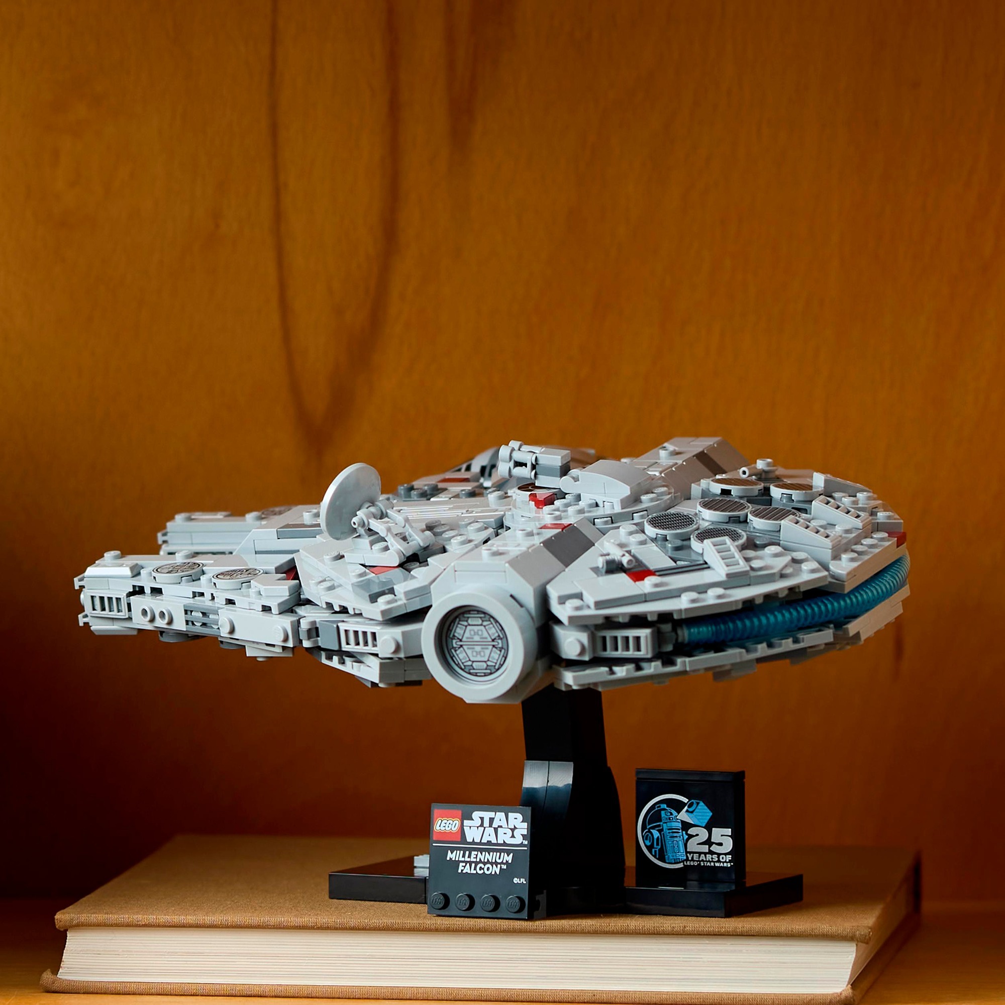 LEGO 75375 Star Wars Millennium Falcon LEGO 75375 Star Wars Millennium Falcon