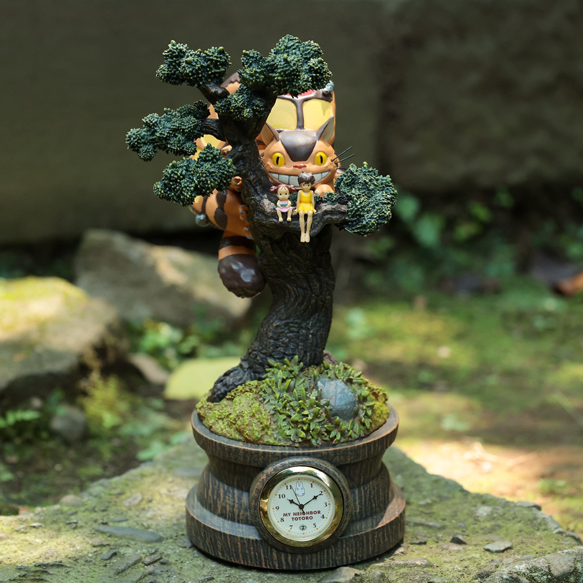 Diorama table clock Mei, Satsuki & Chatbus in the pine tree - My Neighbor Totoro