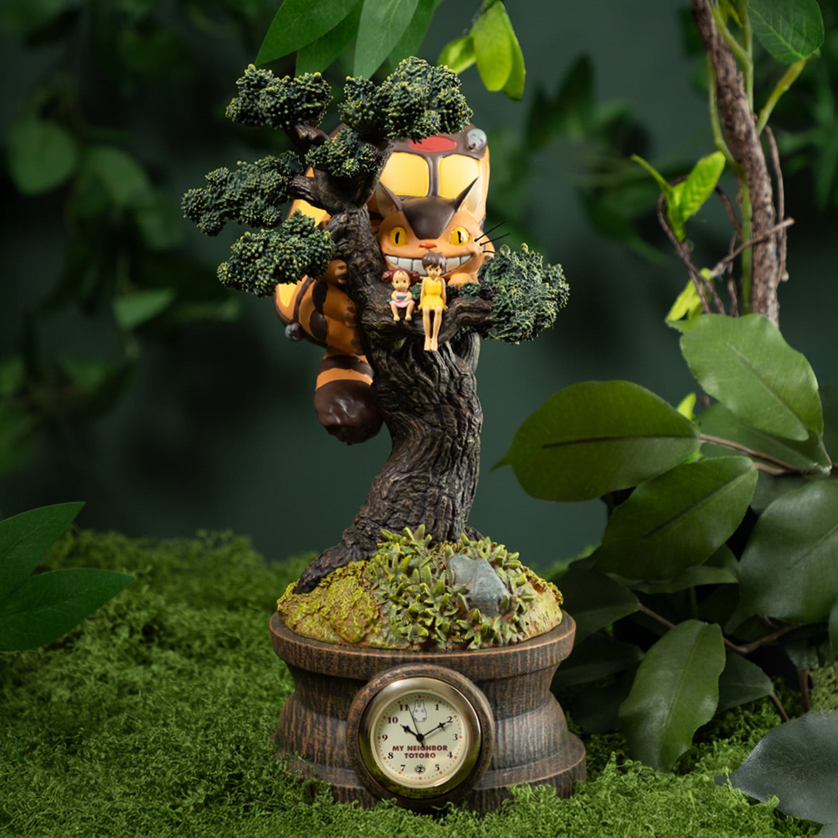 Diorama table clock Mei, Satsuki & Chatbus in the pine tree - My Neighbor Totoro