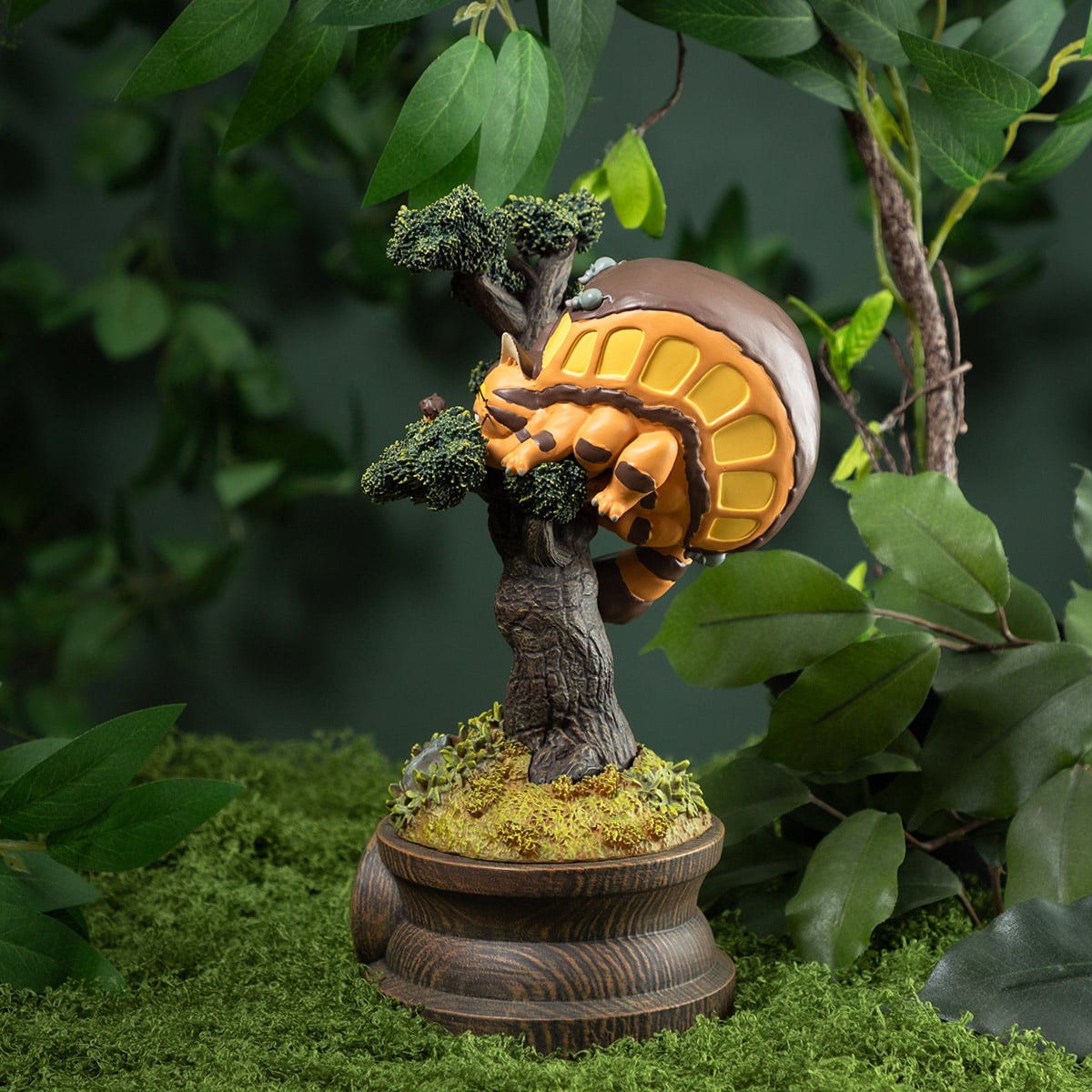 Diorama table clock Mei, Satsuki & Chatbus in the pine tree - My Neighbor Totoro