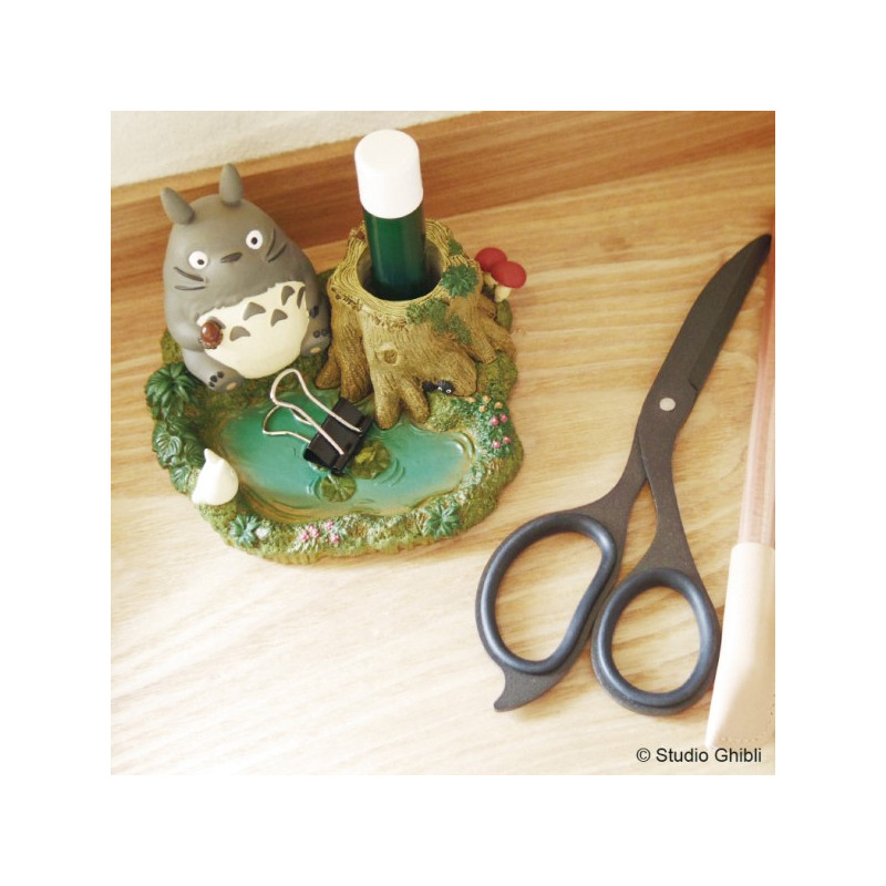 Pencil holder figurines Totoro by the pond - My Neighbor Totoro Pencil holder figurines Totoro by the pond - My Neighbor Totoro