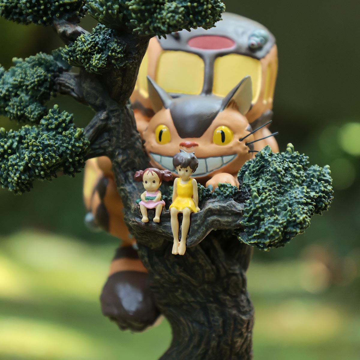 Diorama table clock Mei, Satsuki & Chatbus in the pine tree - My Neighbor Totoro